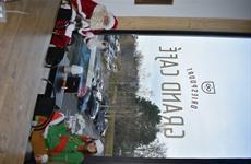 De Kerstman met Driespoort-kerstelfje – deel 2