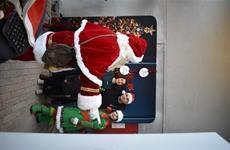 De Kerstman met Driespoort-kerstelfje – deel 2