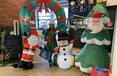 De kerstman met Driespoort-kerstelfje - deel 5