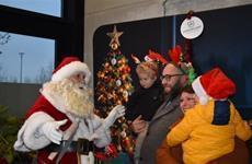 De kerstman met Driespoort-kerstelfje - deel 6