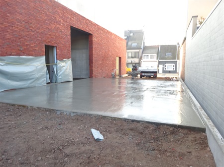 UItvoering wegverharding rond gebouw Albert Heijn