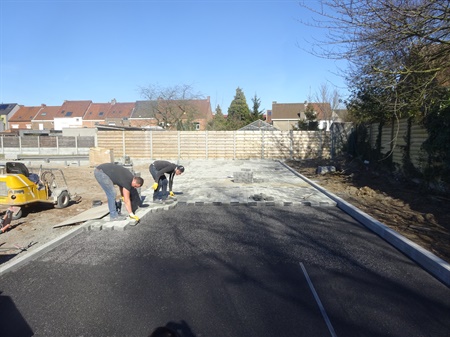 Aanleg parking met lenteweer