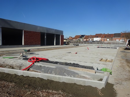 Aanleg parking met lenteweer