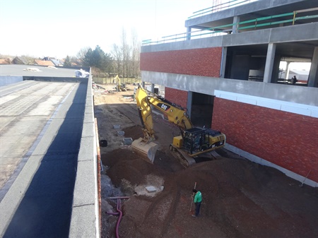 Aanleg patio tussen Blok A en Blok B