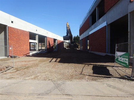 Aanleg patio tussen Blok A en Blok B