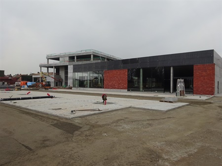Gebouw Albert Heijn afgewerkt met ramen
