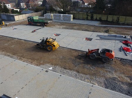 Zicht op afgewerkte parking achter Albert Heijn