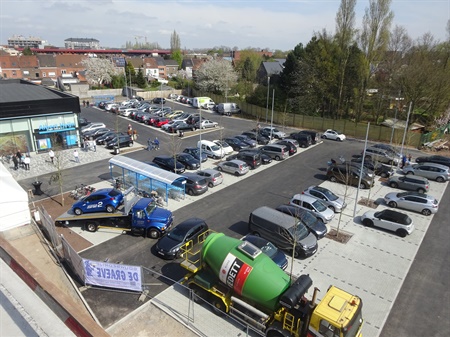 Een groot deel van de parking in gebruik genomen