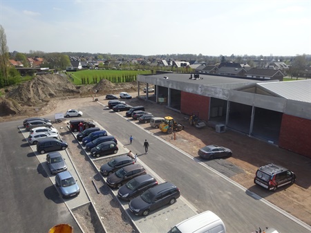 Een groot deel van de parking in gebruik genomen