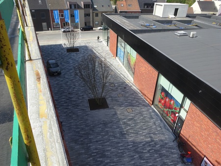 Zicht op de afgewerkte patio