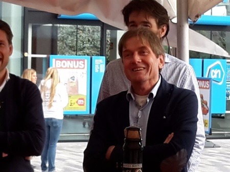 Collega's vastgoed Albert Heijn bezoeken de site met uiteenzetting van het bouwproces