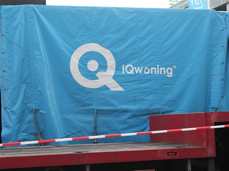 De opbouw van 5 flats op het dak van Albert Heijn is begonnen