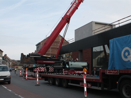 De opbouw van 5 flats op het dak van Albert Heijn 