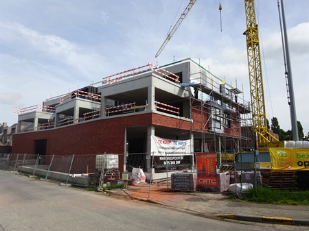 Gelijkvloers is voorzien van een stenen façade.