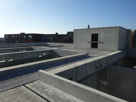 Zicht op afwerking dak gebouw A
